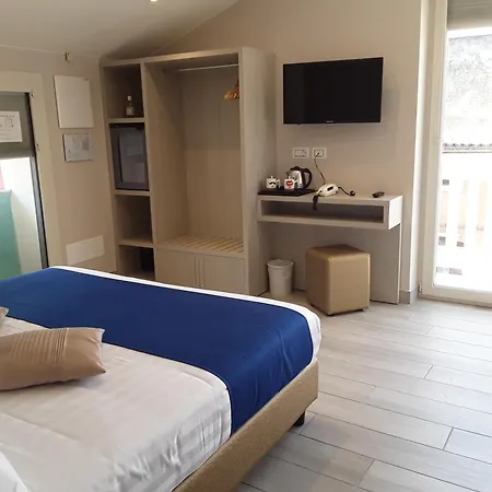 Danieli La Castellana Di Garda 브렌조네 술 가르다