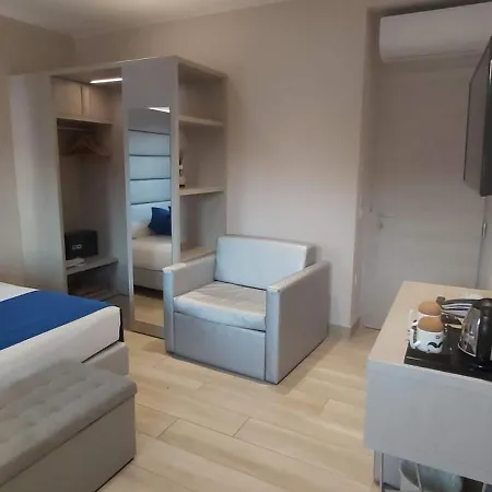 Danieli La Castellana Di Garda 3* ブレンゾーネ